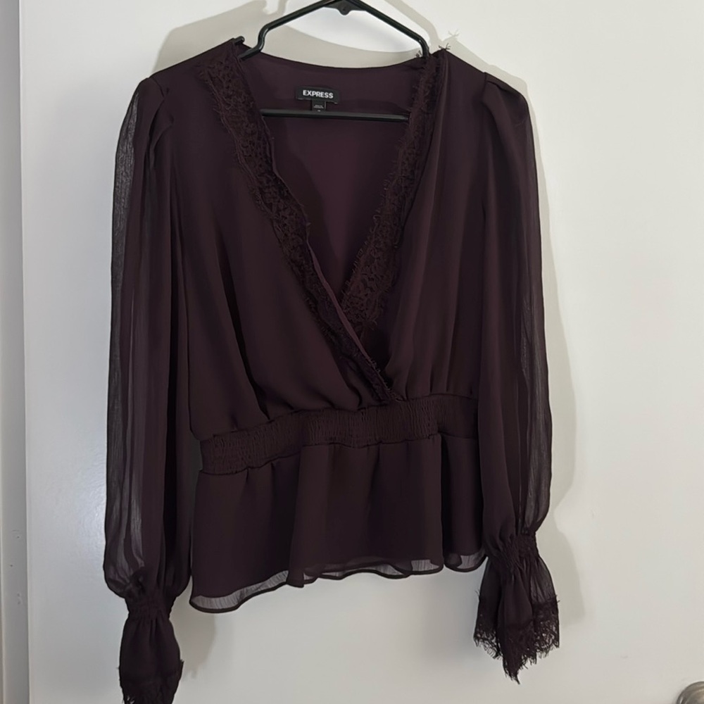 Express women’s top v neck synched flowey sleeves
